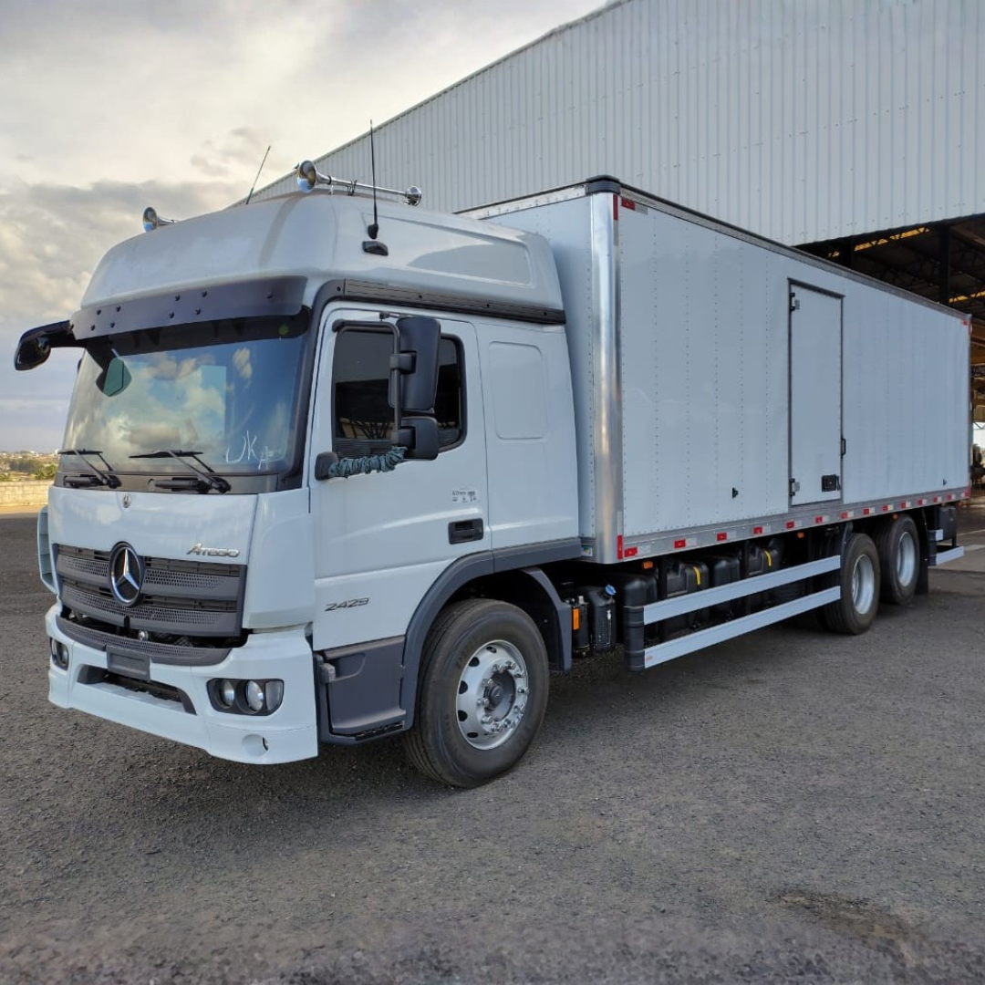 Caminhão Baú Logístico – Cabine Semi Leito – Volvo VM 360 4×2 com Bloqueio de Diferencial
