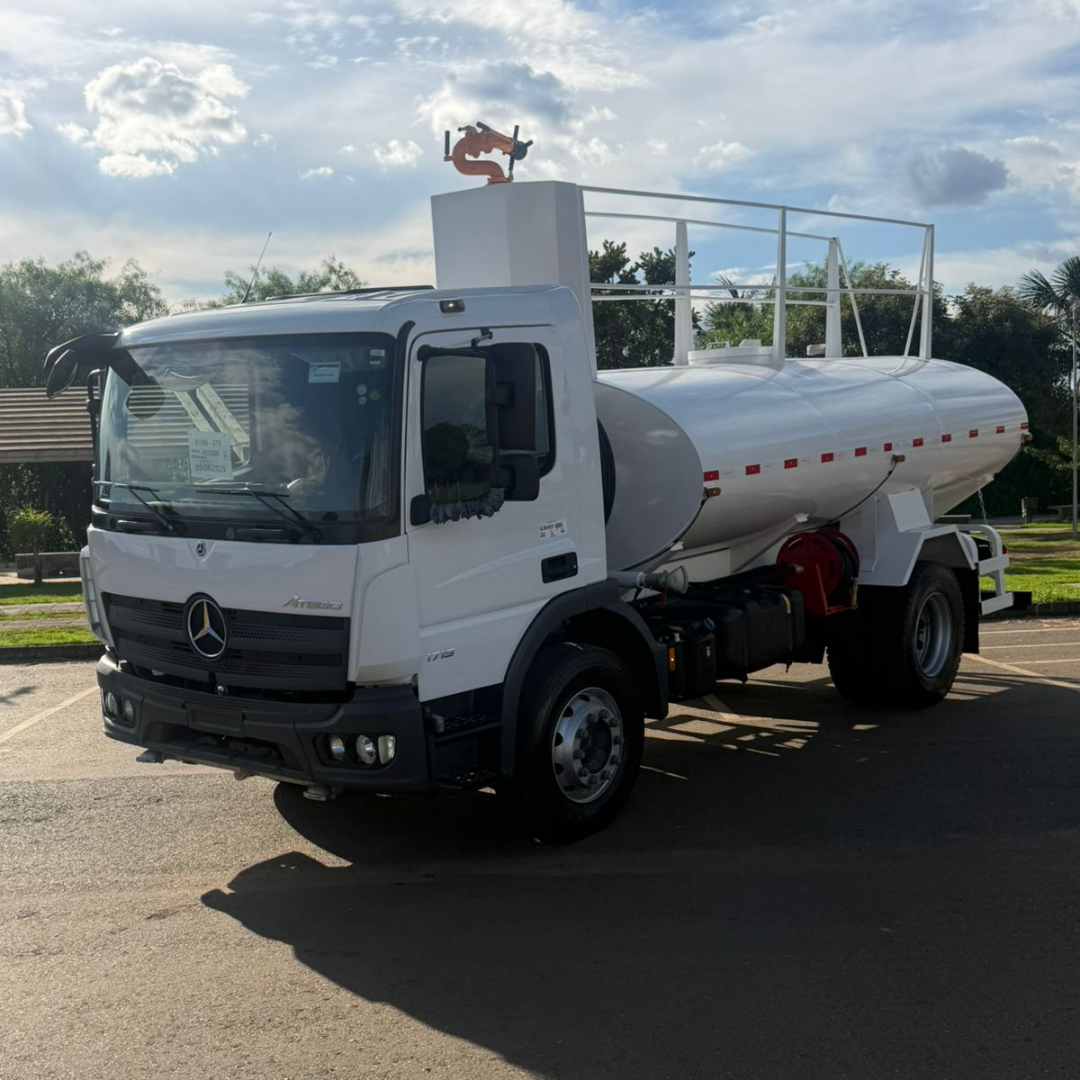Caminhão Pipa 16.000 Kg 4x2 Mercedes-benz Atego 1719 Com Tanque 10.000 Litros
