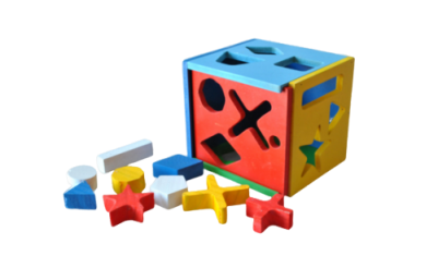 Cubo de encaixes Geométricos em Madeira